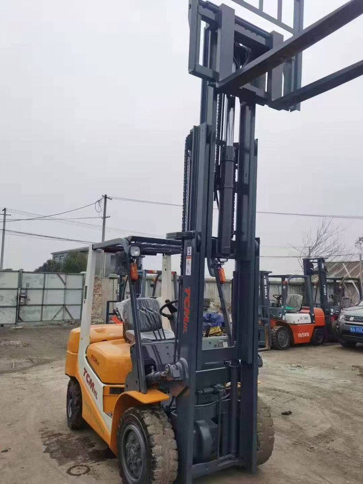 TCM 5 TONS 2 stages - رافعة شوكية ديزل: صورة 3 TCM 5 TONS 2 stages - رافعة شوكية ديزل: صورة 3
