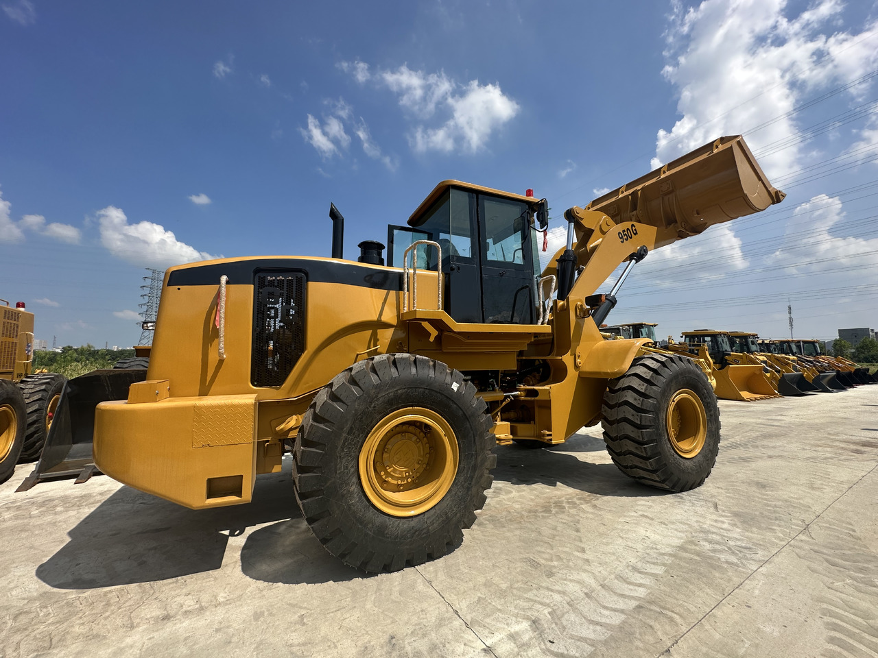 BACKHOE LOADER Used High Quality CAT 950G Wheel Loader on Hot Sale CAT in Stock for Sale - اللودر بعجل: صورة 1 BACKHOE LOADER Used High Quality CAT 950G Wheel Loader on Hot Sale CAT in Stock for Sale - اللودر بعجل: صورة 1