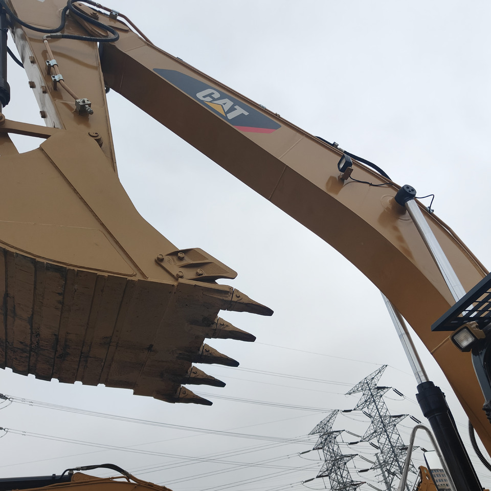 EXCAVATOR Used 30tons Large Caterpillar Excavator 330D2L for Sale Used Excavator in Fine Condition and Low Price Hot Sale - حفار زاحف: صورة 4 EXCAVATOR Used 30tons Large Caterpillar Excavator 330D2L for Sale Used Excavator in Fine Condition and Low Price Hot Sale - حفار زاحف: صورة 4