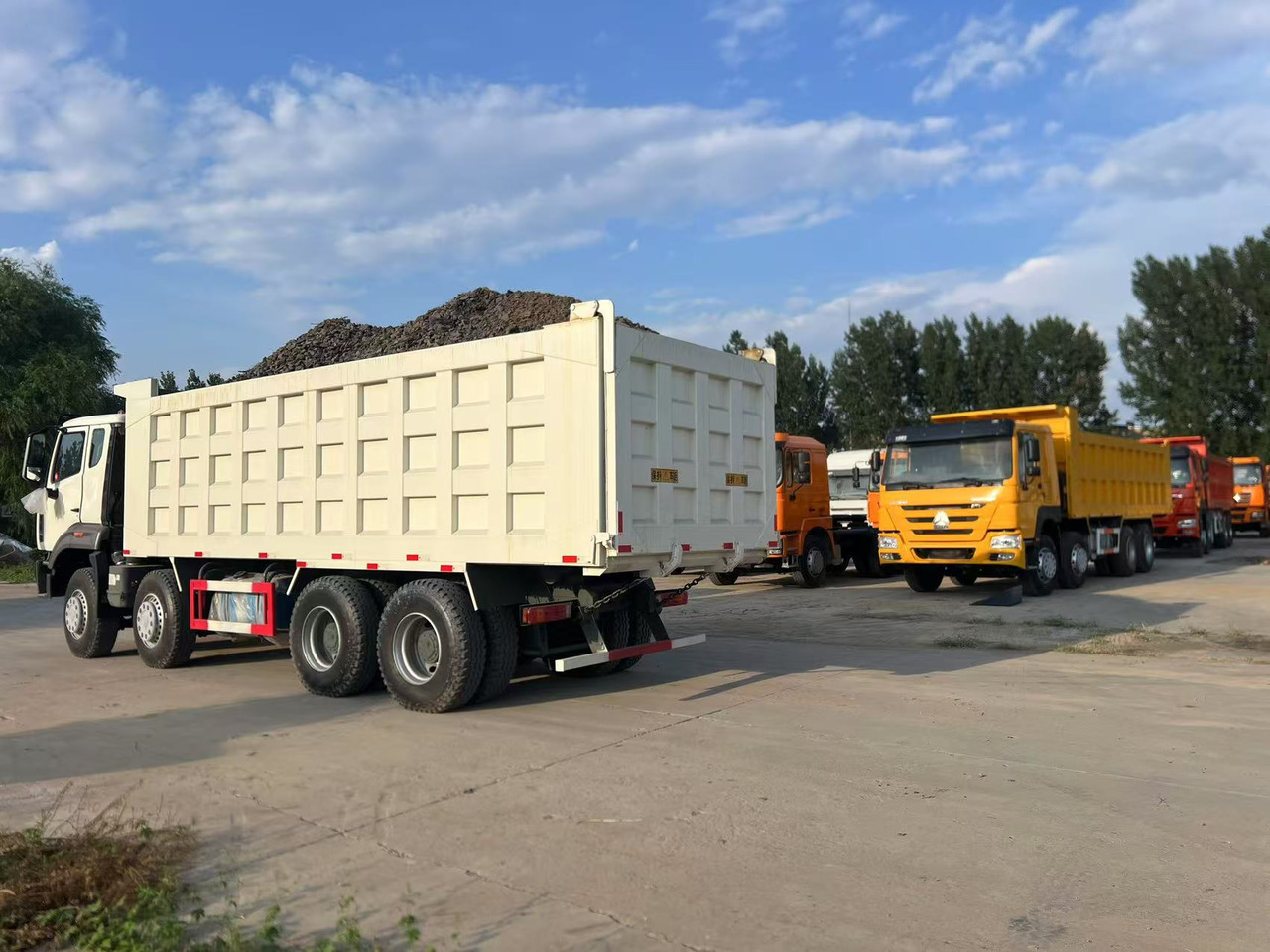 HOWO Used Dump Truck8*4 6*4 - شاحنة قلاب: صورة 2 HOWO Used Dump Truck8*4 6*4 - شاحنة قلاب: صورة 2