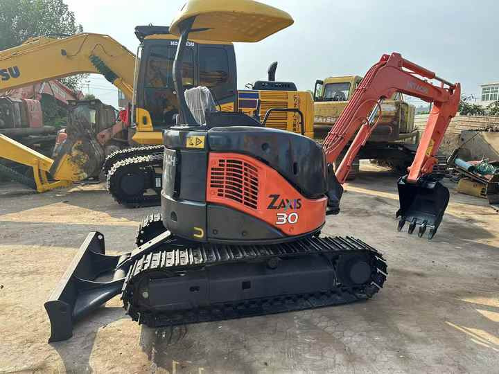 Mini 3-Ton Excavator used Hitachi ZX30 excavator with Excellent Performance and Low Price for sale! - حفّار: صورة 3 Mini 3-Ton Excavator used Hitachi ZX30 excavator with Excellent Performance and Low Price for sale! - حفّار: صورة 3