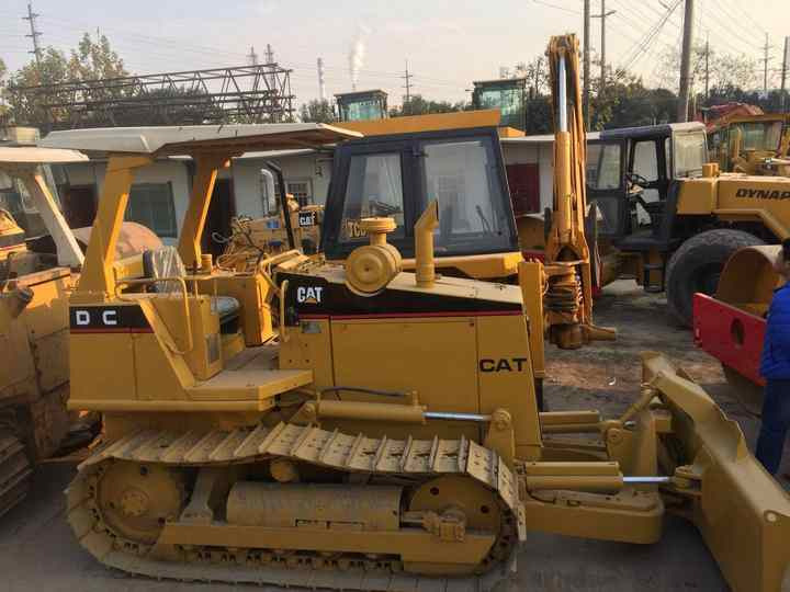 Mini CAT Bulldozer D3c D3 D3k D3m D4h D4m D4k D5h D5g D5k D5m Used Bulldozer with Ripper for Sale - بلدوزر: صورة 2 Mini CAT Bulldozer D3c D3 D3k D3m D4h D4m D4k D5h D5g D5k D5m Used Bulldozer with Ripper for Sale - بلدوزر: صورة 2