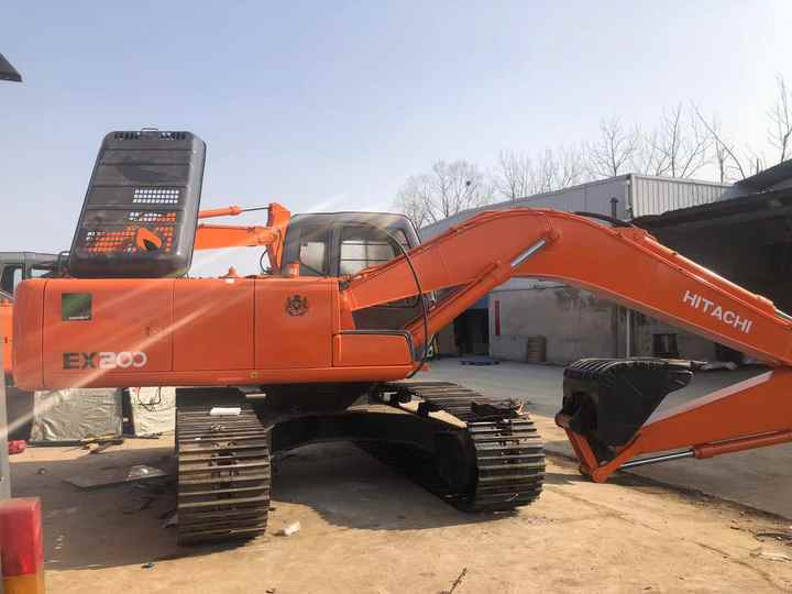 Original Japan Hitachi ZX200 Excavator Hitachi Excavator in Low Price for Hot Sale - حفار زاحف: صورة 2 Original Japan Hitachi ZX200 Excavator Hitachi Excavator in Low Price for Hot Sale - حفار زاحف: صورة 2