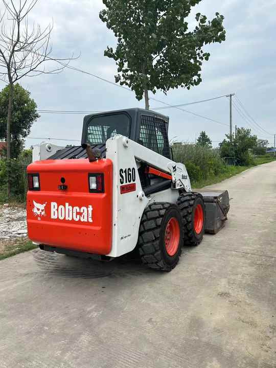 USED BOBCAT S160 Skid-steer Loader Bobcat S160 Carry Sweeper with Very Good Performance Is for Sale at a Low Price. - شيول صغير: صورة 5 USED BOBCAT S160 Skid-steer Loader Bobcat S160 Carry Sweeper with Very Good Performance Is for Sale at a Low Price. - شيول صغير: صورة 5