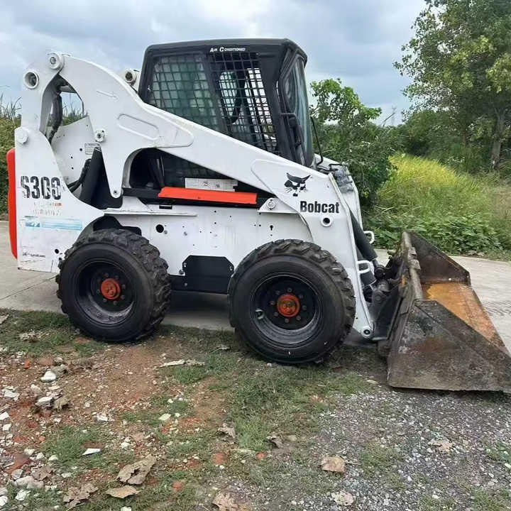 شيول صغير USED BOBCAT S300 Skid-steer Loader with Very Good Performance Is for Sale at a Low Price. S160/s185/s220/330 in Stock: صورة 1