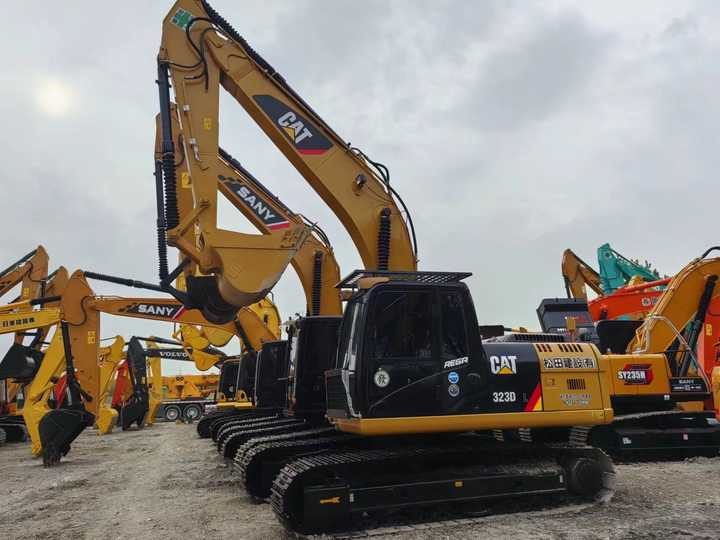 Used Digger CAT 323DL Construction Machinery Construction Digger Used CAT 323DL Cheap Excavator - حفار زاحف: صورة 3 Used Digger CAT 323DL Construction Machinery Construction Digger Used CAT 323DL Cheap Excavator - حفار زاحف: صورة 3