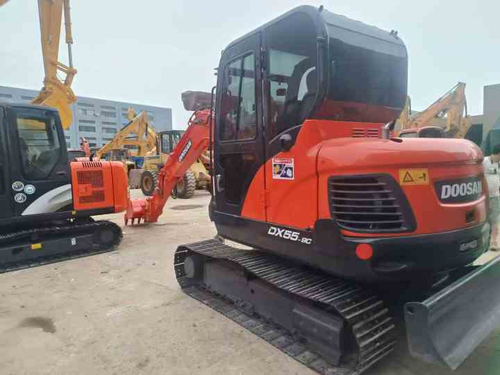 Used Digger DOOSAN DX55 Construction Machinery Construction Digger Used DOOSAN DX55 Cheap Excavator - حفار زاحف: صورة 3 Used Digger DOOSAN DX55 Construction Machinery Construction Digger Used DOOSAN DX55 Cheap Excavator - حفار زاحف: صورة 3