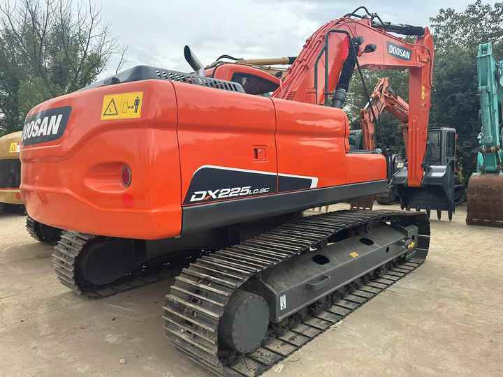 Used Excavator Doosan DX225LC-9 Excavators Mini Equipment Earth Moving Machinery Doosan Digger Excavator for Sale - حفار زاحف: صورة 2 Used Excavator Doosan DX225LC-9 Excavators Mini Equipment Earth Moving Machinery Doosan Digger Excavator for Sale - حفار زاحف: صورة 2