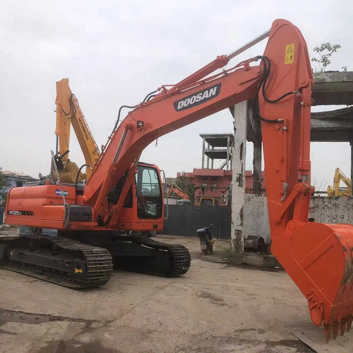 Used Excavator Doosan DX225LC Excavators Mini Equipment Earth Moving Machinery Doosan Digger Excavator for Sale - حفار زاحف: صورة 3 Used Excavator Doosan DX225LC Excavators Mini Equipment Earth Moving Machinery Doosan Digger Excavator for Sale - حفار زاحف: صورة 3