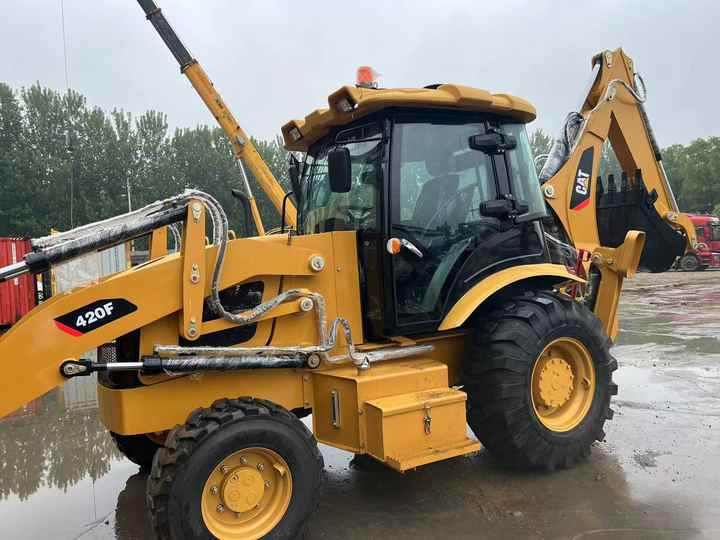Used Wheel Loader CAT420F Caterpillar 420F Construction Machinery Mini Wheel Skid Steer Loader in Stock - اللودر بعجل: صورة 2 Used Wheel Loader CAT420F Caterpillar 420F Construction Machinery Mini Wheel Skid Steer Loader in Stock - اللودر بعجل: صورة 2
