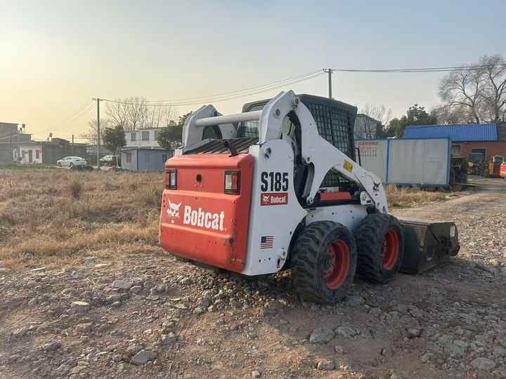 Used bobcat s185 skid steer loader on sale 100% excellent condition bobcat brand s185 s300 s550 s16 s18 skid steer sale - شيول صغير: صورة 2 Used bobcat s185 skid steer loader on sale 100% excellent condition bobcat brand s185 s300 s550 s16 s18 skid steer sale - شيول صغير: صورة 2
