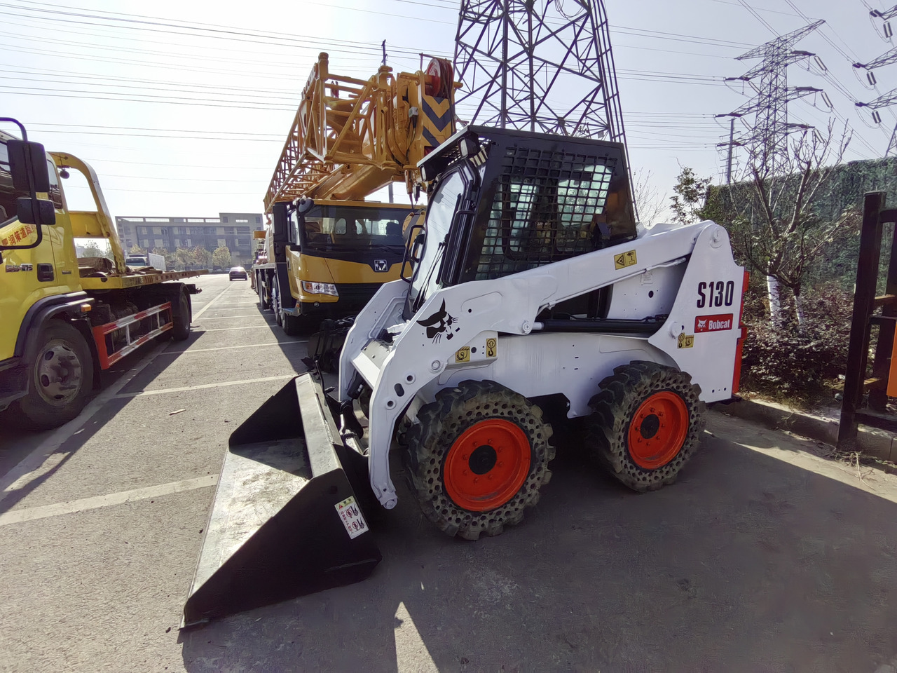 BOBCAT S130 - شيول صغير: صورة 1 BOBCAT S130 - شيول صغير: صورة 1