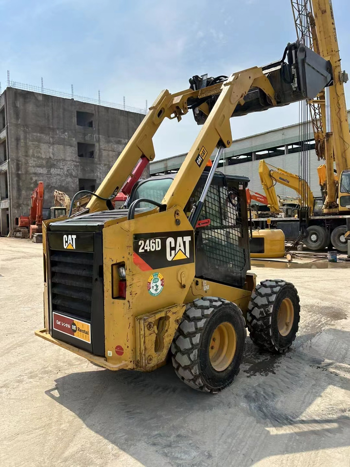 CATERPILLAR 246D - شيول صغير: صورة 1 CATERPILLAR 246D - شيول صغير: صورة 1
