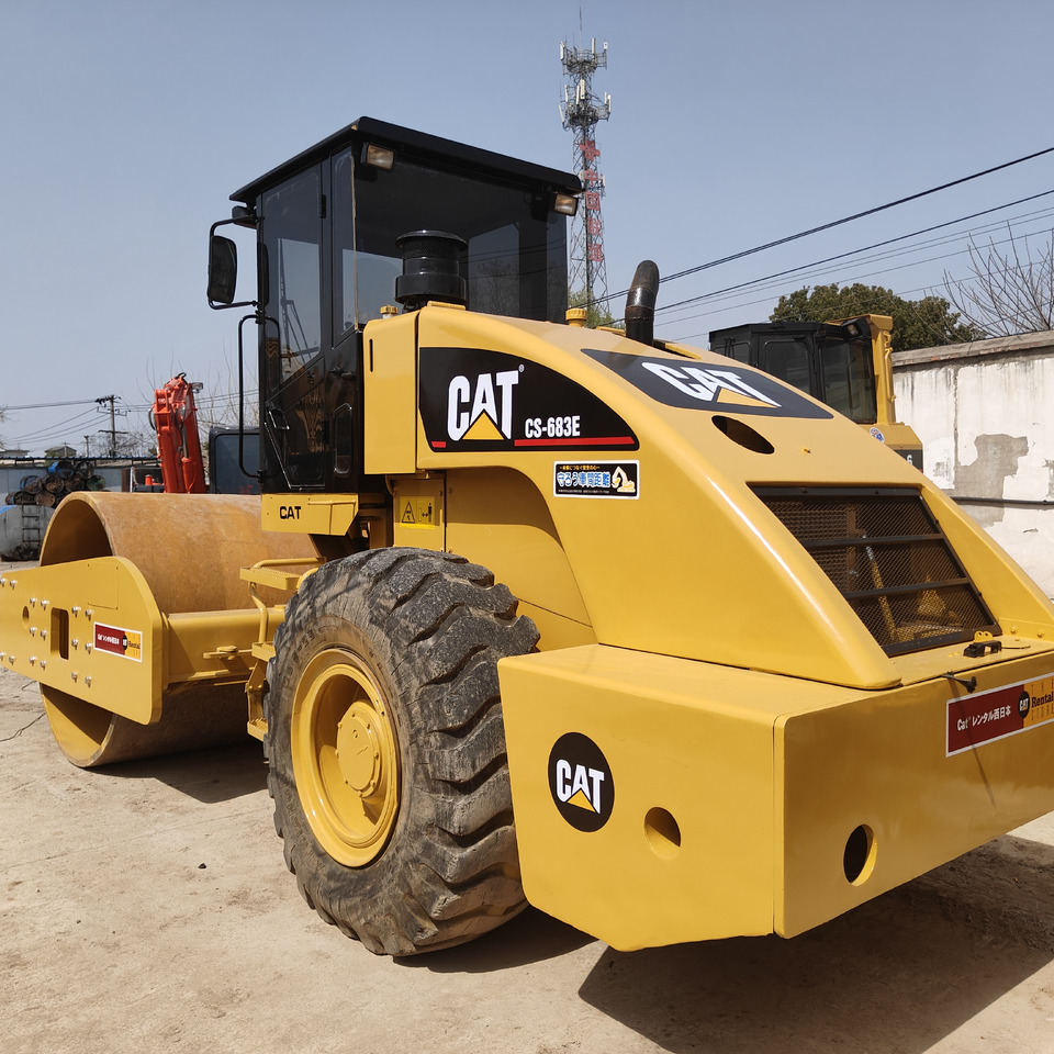 CATERPILLAR 683E - رَصَّاص الطرق: صورة 1 CATERPILLAR 683E - رَصَّاص الطرق: صورة 1