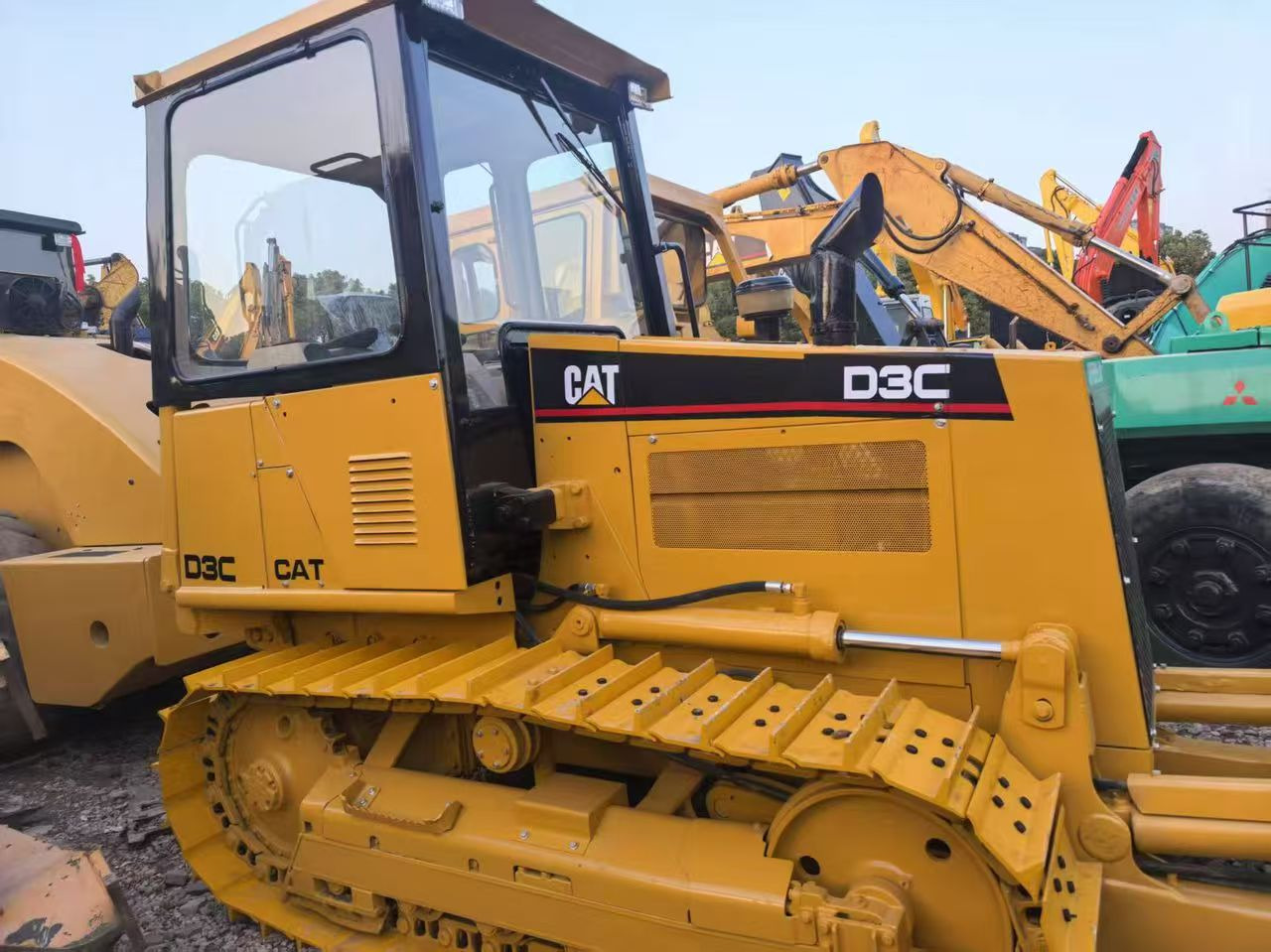CATERPILLAR D3C - بلدوزر: صورة 3 CATERPILLAR D3C - بلدوزر: صورة 3