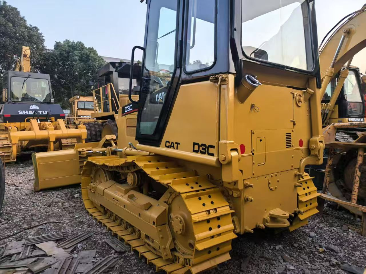 CATERPILLAR D3C - بلدوزر: صورة 3 CATERPILLAR D3C - بلدوزر: صورة 3