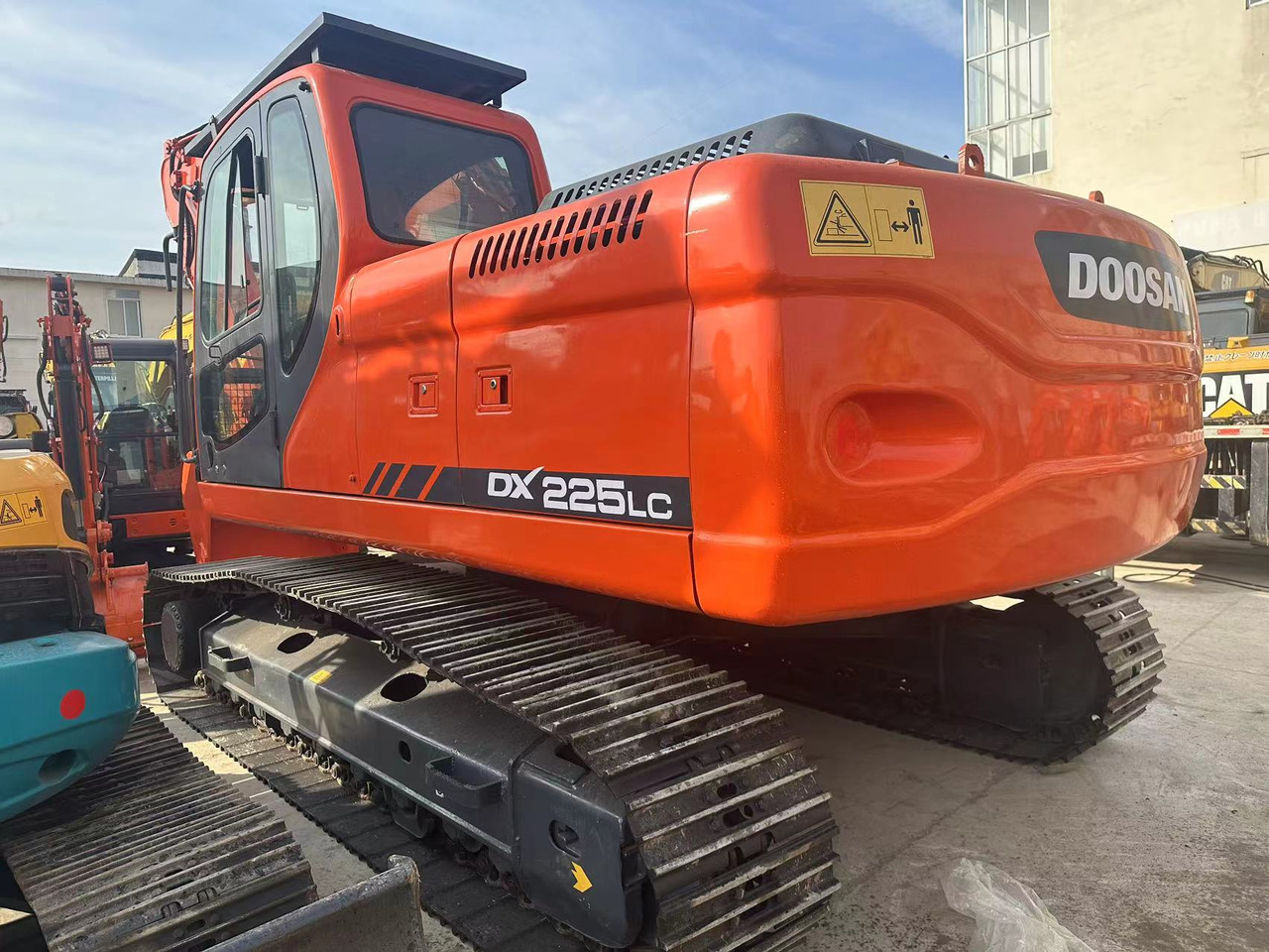 DOOSAN DX225LC - حفار زاحف: صورة 2 DOOSAN DX225LC - حفار زاحف: صورة 2