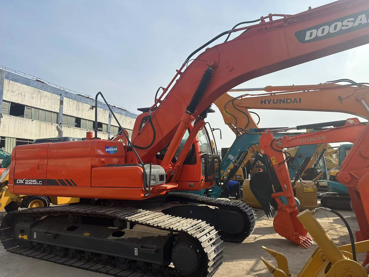 DOOSAN DX225LC - حفار زاحف: صورة 4 DOOSAN DX225LC - حفار زاحف: صورة 4