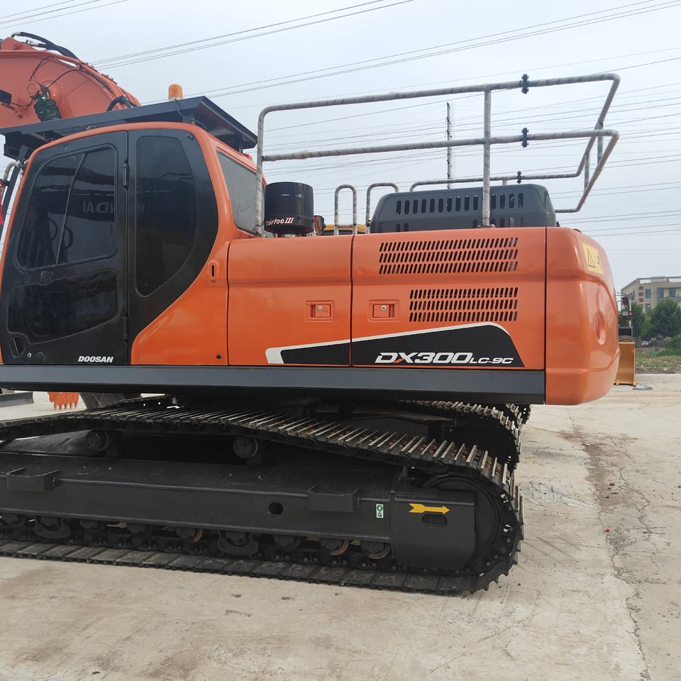 DOOSAN DX300LC-9C - حفار زاحف: صورة 3 DOOSAN DX300LC-9C - حفار زاحف: صورة 3
