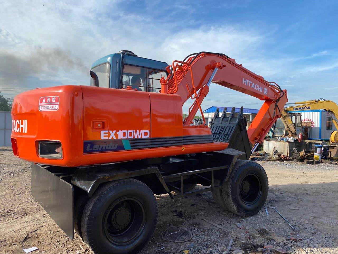 HITACHI EX100WD - حفار ذو عجلات: صورة 3 HITACHI EX100WD - حفار ذو عجلات: صورة 3