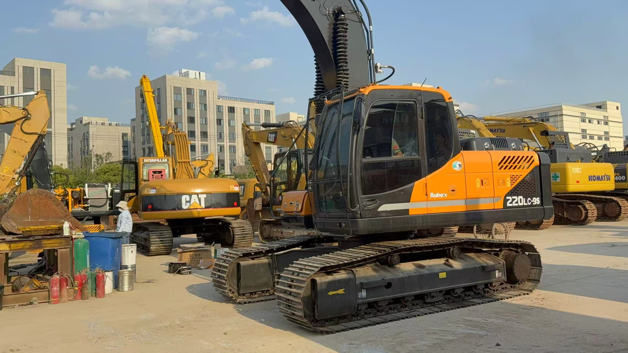 HYUNDAI R220LC-9S - حفار زاحف: صورة 4 HYUNDAI R220LC-9S - حفار زاحف: صورة 4