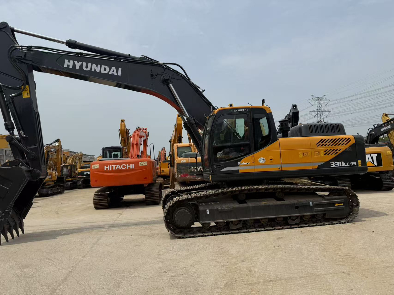 HYUNDAI R330LC-9S - حفار زاحف: صورة 1 HYUNDAI R330LC-9S - حفار زاحف: صورة 1