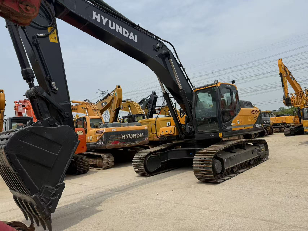 HYUNDAI R330LC-9S - حفار زاحف: صورة 2 HYUNDAI R330LC-9S - حفار زاحف: صورة 2