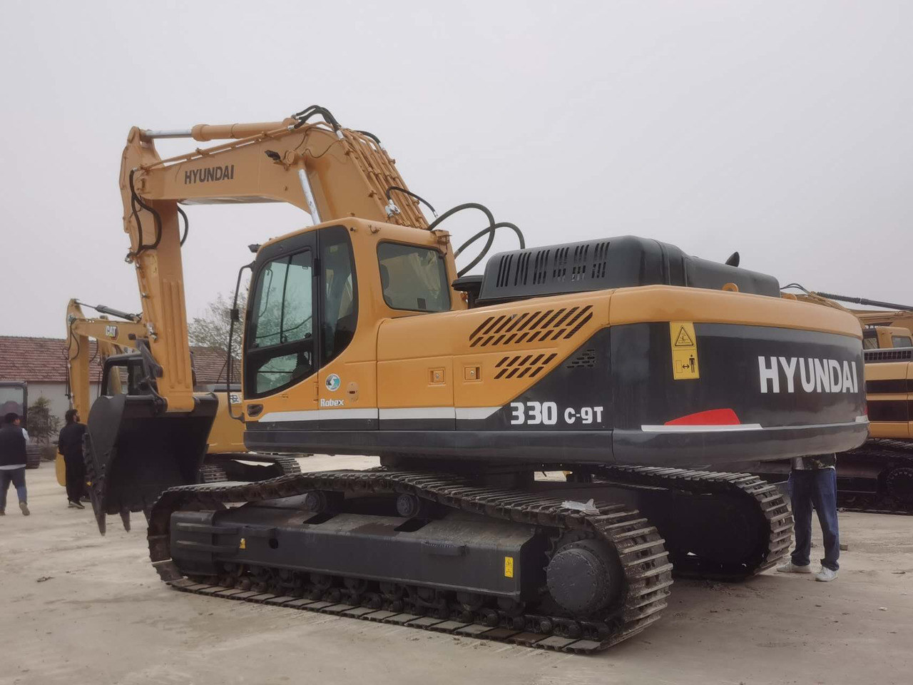 HYUNDAI R330LC-9T - حفار زاحف: صورة 1 HYUNDAI R330LC-9T - حفار زاحف: صورة 1