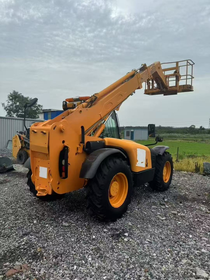 JCB 535 - آلة رفع ونقل تلسكوبية: صورة 1 JCB 535 - آلة رفع ونقل تلسكوبية: صورة 1
