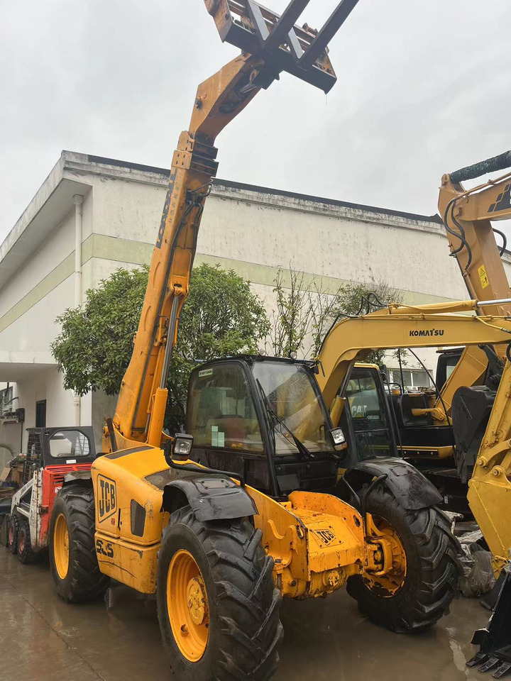 JCB 535 - آلة رفع ونقل تلسكوبية: صورة 1 JCB 535 - آلة رفع ونقل تلسكوبية: صورة 1