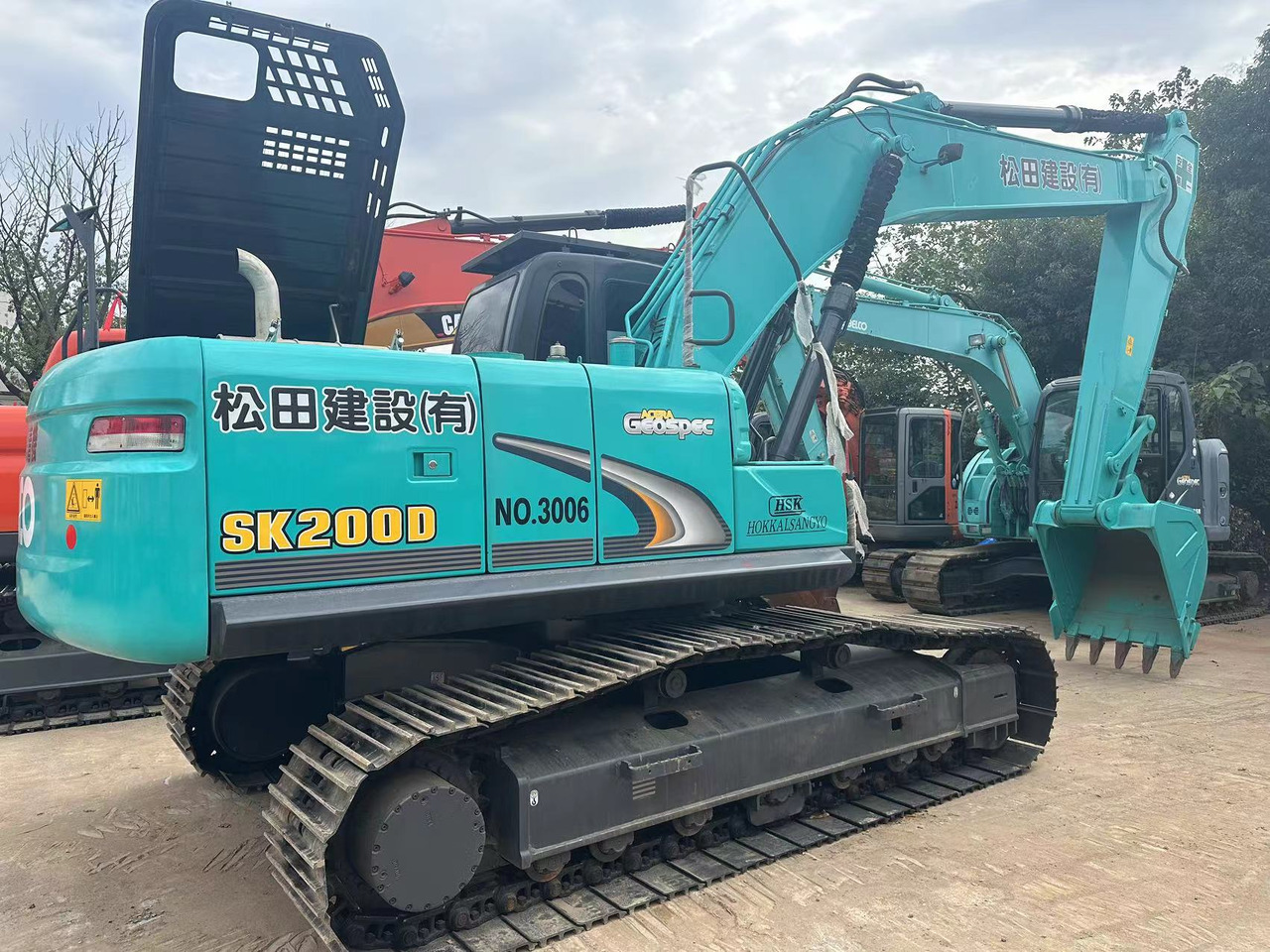 KOBELCO SK200D - حفار صغير: صورة 1 KOBELCO SK200D - حفار صغير: صورة 1
