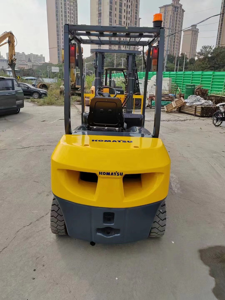 KOMATSU 3-ton - رافعة شوكية ديزل: صورة 2 KOMATSU 3-ton - رافعة شوكية ديزل: صورة 2