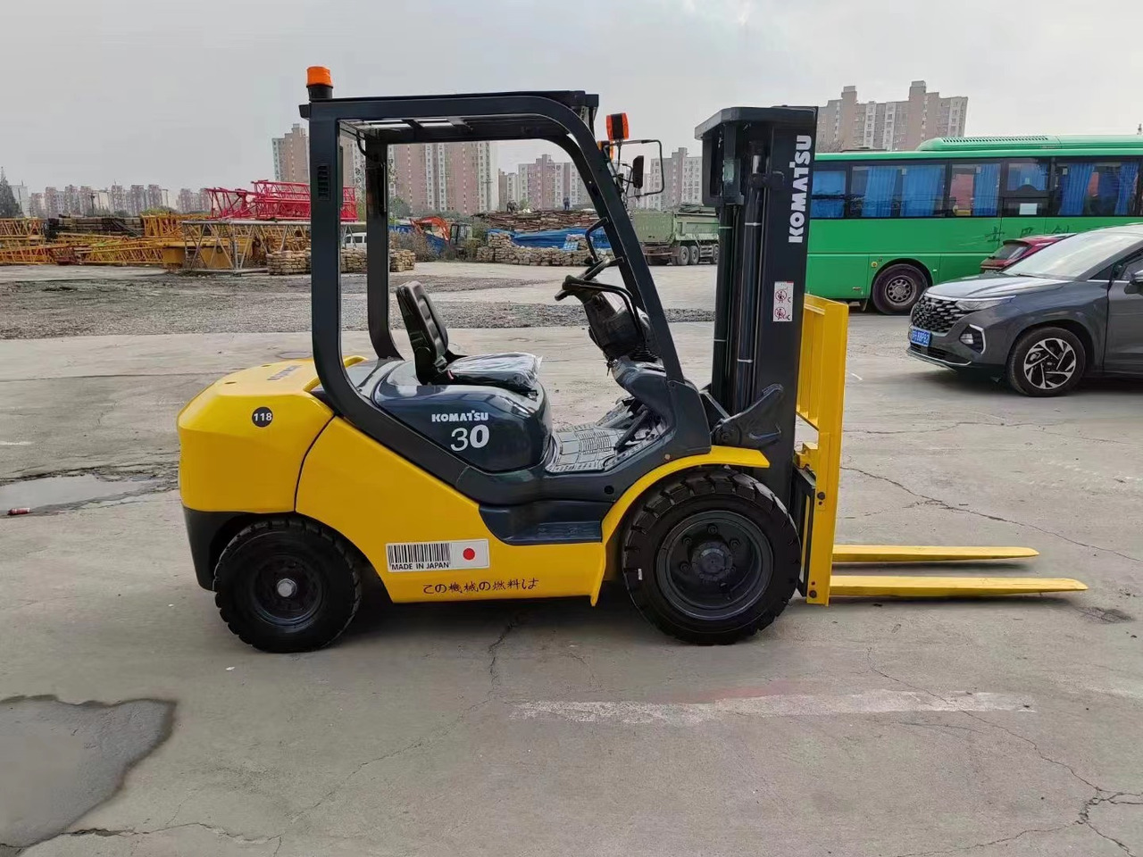 KOMATSU 3-ton - رافعة شوكية ديزل: صورة 1 KOMATSU 3-ton - رافعة شوكية ديزل: صورة 1