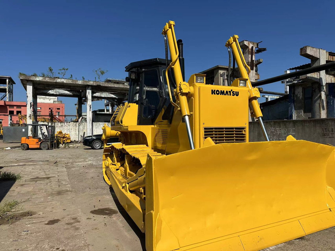 KOMATSU D85ESS - بلدوزر: صورة 3 KOMATSU D85ESS - بلدوزر: صورة 3