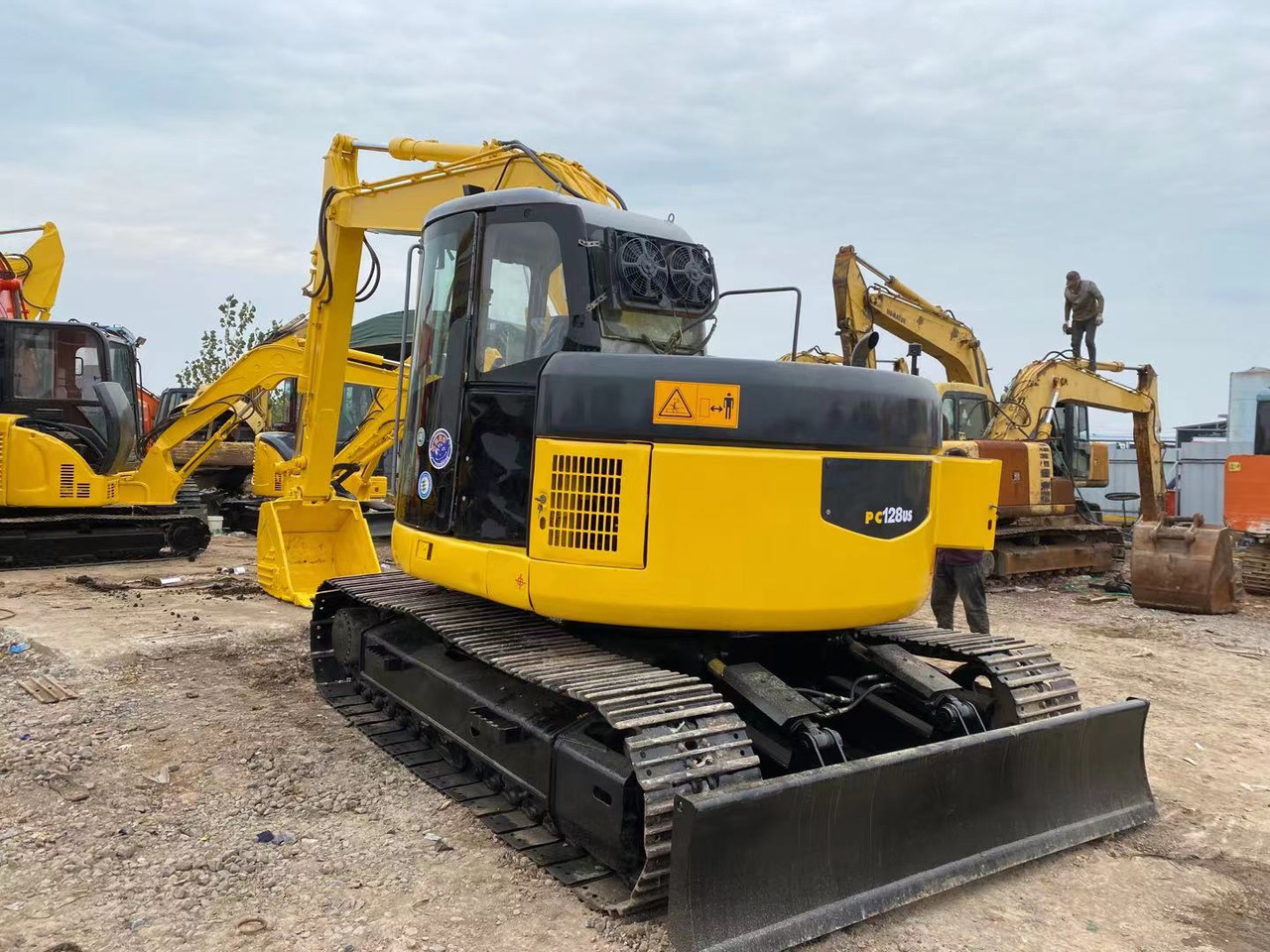 KOMATSU PC128US - حفار زاحف: صورة 3 KOMATSU PC128US - حفار زاحف: صورة 3