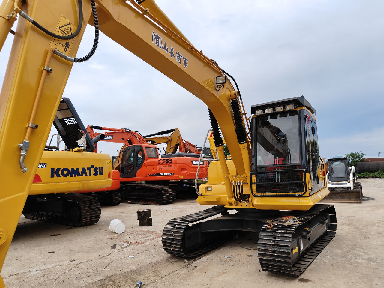 KOMATSU PC130-7 - حفار زاحف: صورة 4 KOMATSU PC130-7 - حفار زاحف: صورة 4