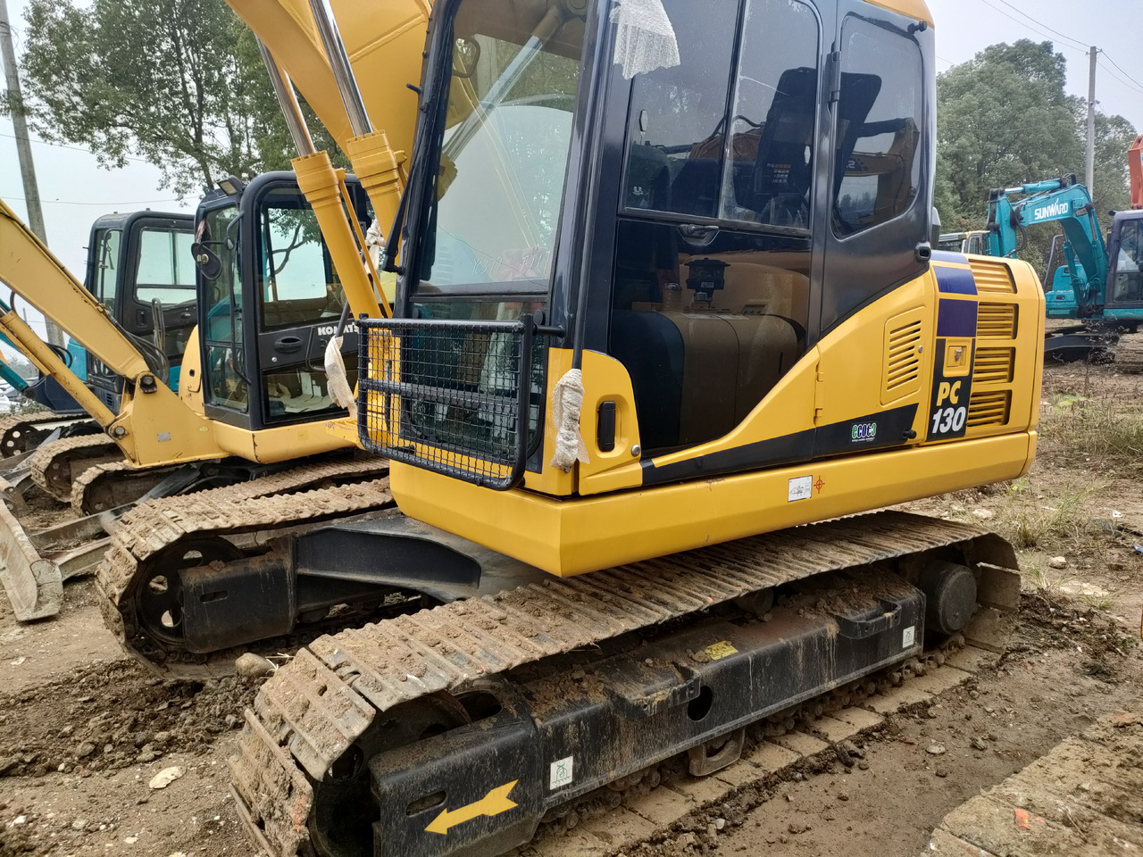 KOMATSU PC130-7 - حفار ذو عجلات: صورة 4 KOMATSU PC130-7 - حفار ذو عجلات: صورة 4