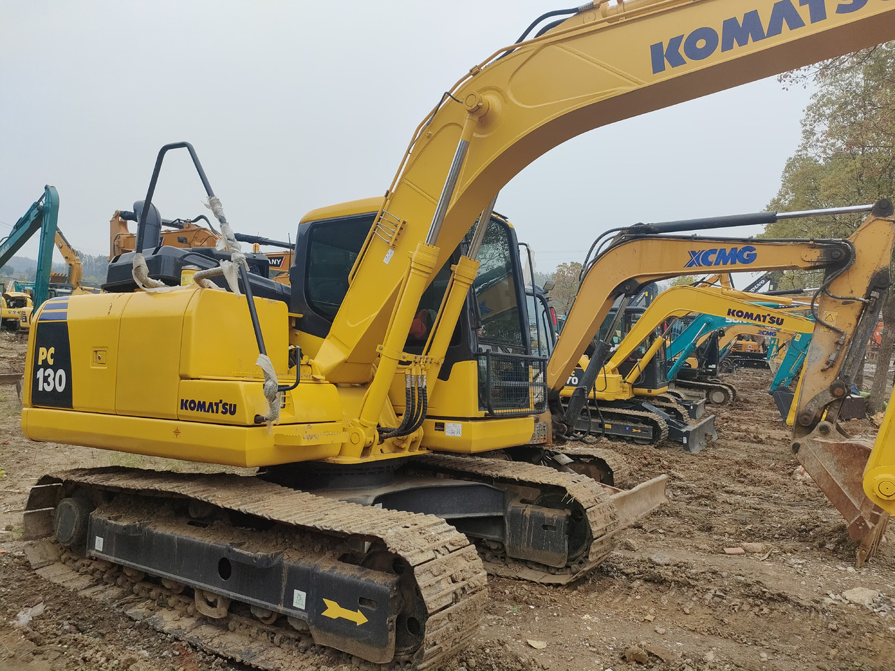 KOMATSU PC130-7 - حفار ذو عجلات: صورة 2 KOMATSU PC130-7 - حفار ذو عجلات: صورة 2