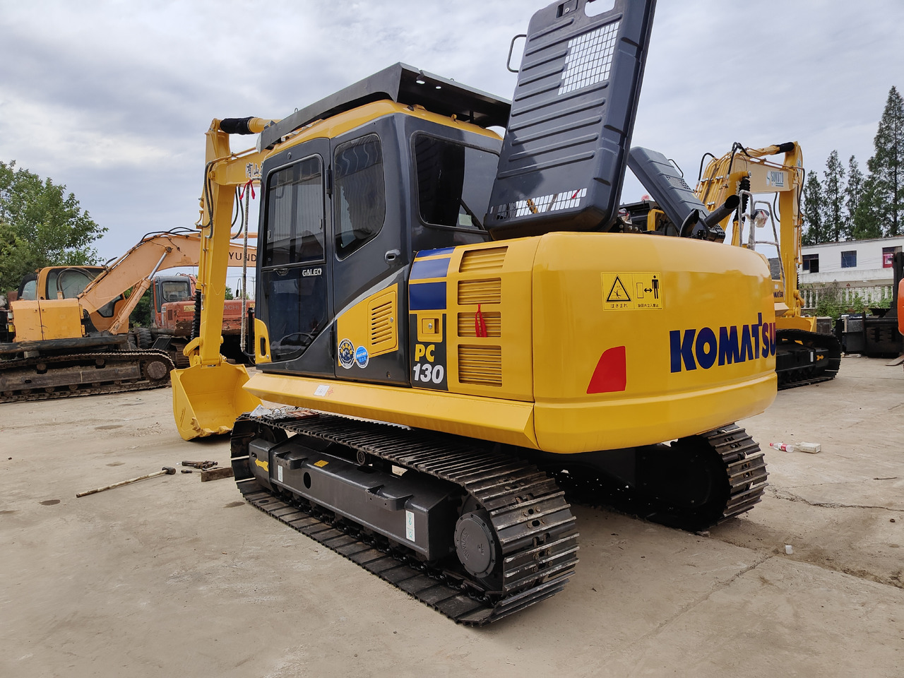 KOMATSU PC130-7 - حفار زاحف: صورة 3 KOMATSU PC130-7 - حفار زاحف: صورة 3