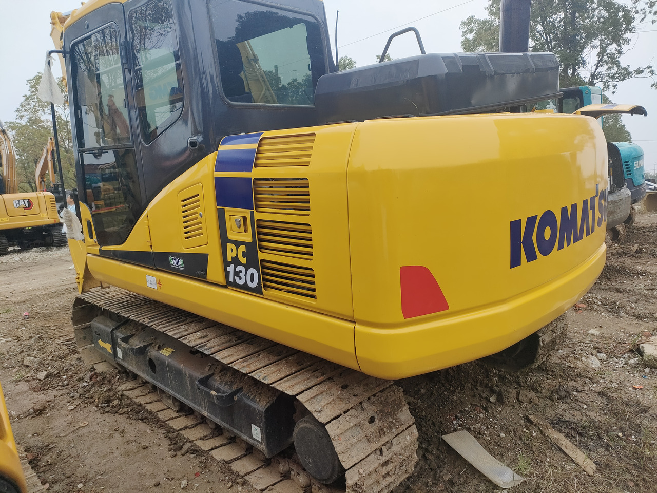 KOMATSU PC130-7 - حفار ذو عجلات: صورة 5 KOMATSU PC130-7 - حفار ذو عجلات: صورة 5