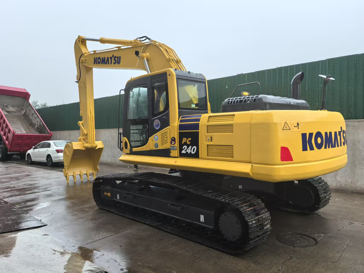 KOMATSU PC240LC-8M0 - حفار زاحف: صورة 1 KOMATSU PC240LC-8M0 - حفار زاحف: صورة 1