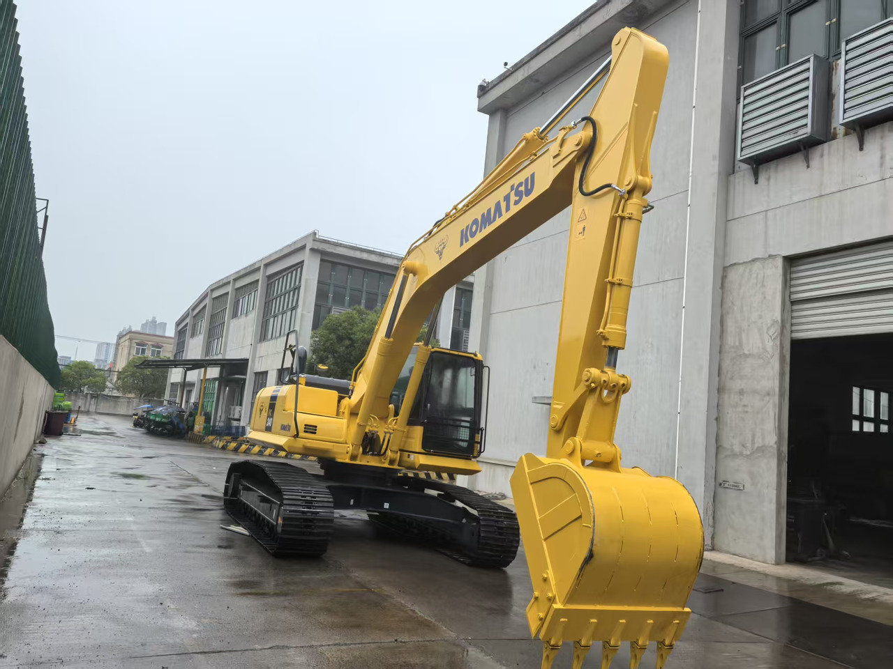 KOMATSU PC240LC-8M0 - حفار زاحف: صورة 2 KOMATSU PC240LC-8M0 - حفار زاحف: صورة 2