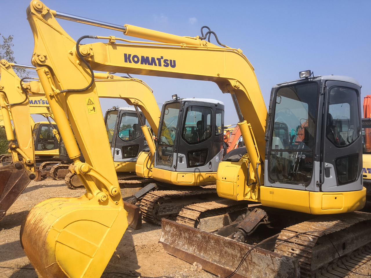 KOMATSU PC78US - حفار صغير: صورة 1 KOMATSU PC78US - حفار صغير: صورة 1