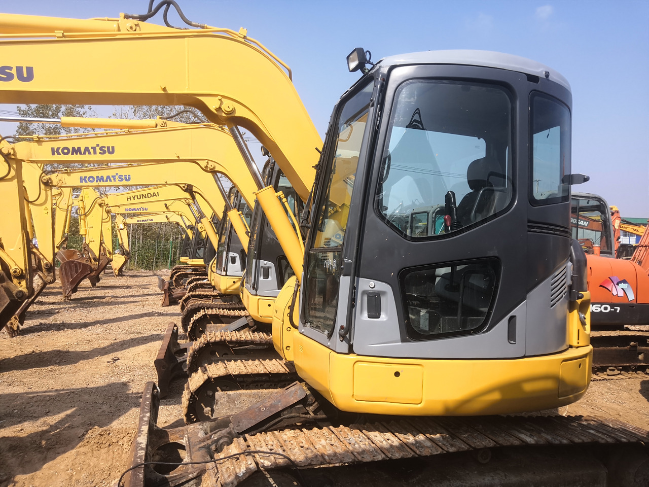 KOMATSU PC78US - حفار صغير: صورة 2 KOMATSU PC78US - حفار صغير: صورة 2