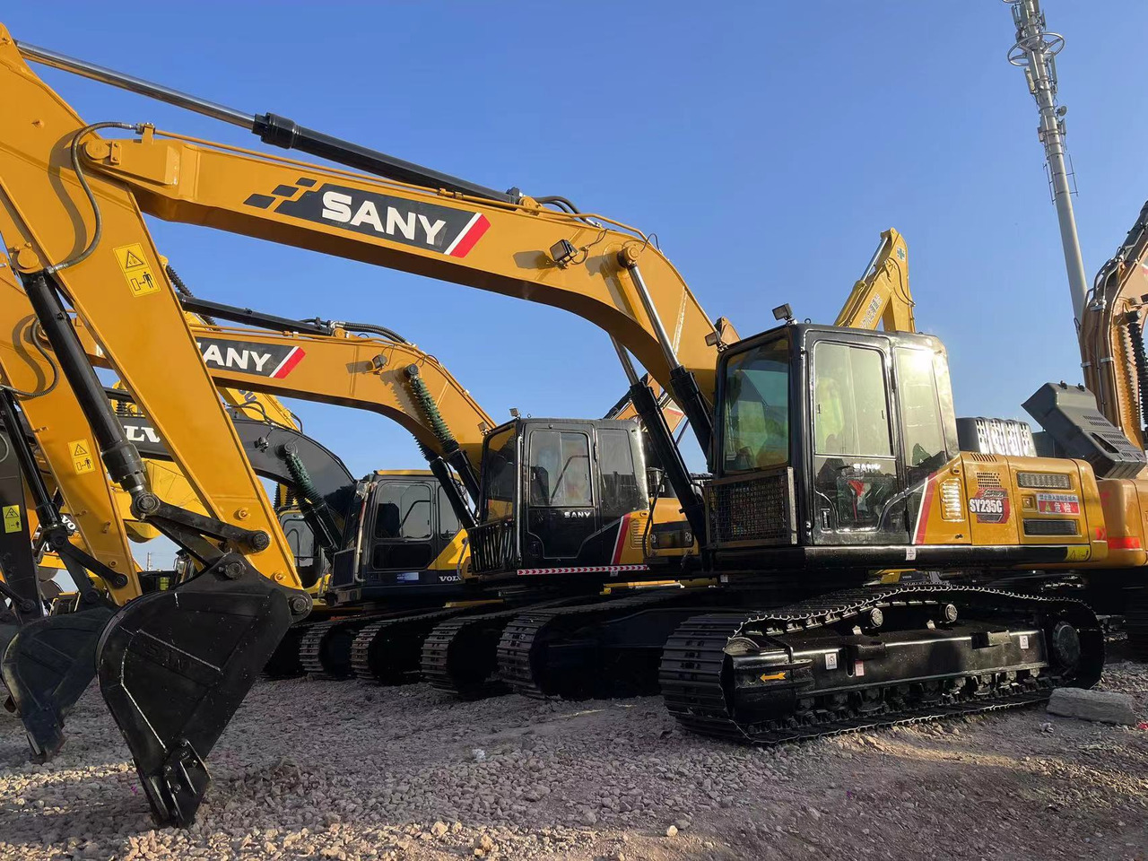 SANY SY235C - حفار زاحف: صورة 1 SANY SY235C - حفار زاحف: صورة 1