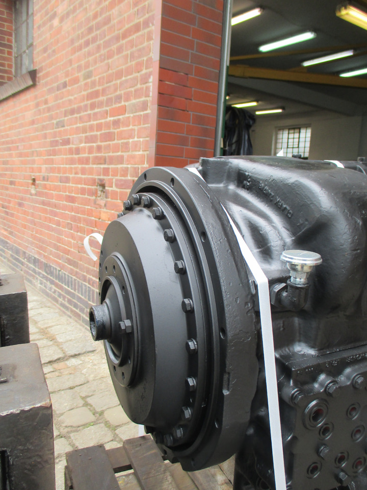 Skrzynia biegów Clark Hurth - صندوق التروس - آلات الإنشاء: صورة 2 Skrzynia biegów Clark Hurth - صندوق التروس - آلات الإنشاء: صورة 2