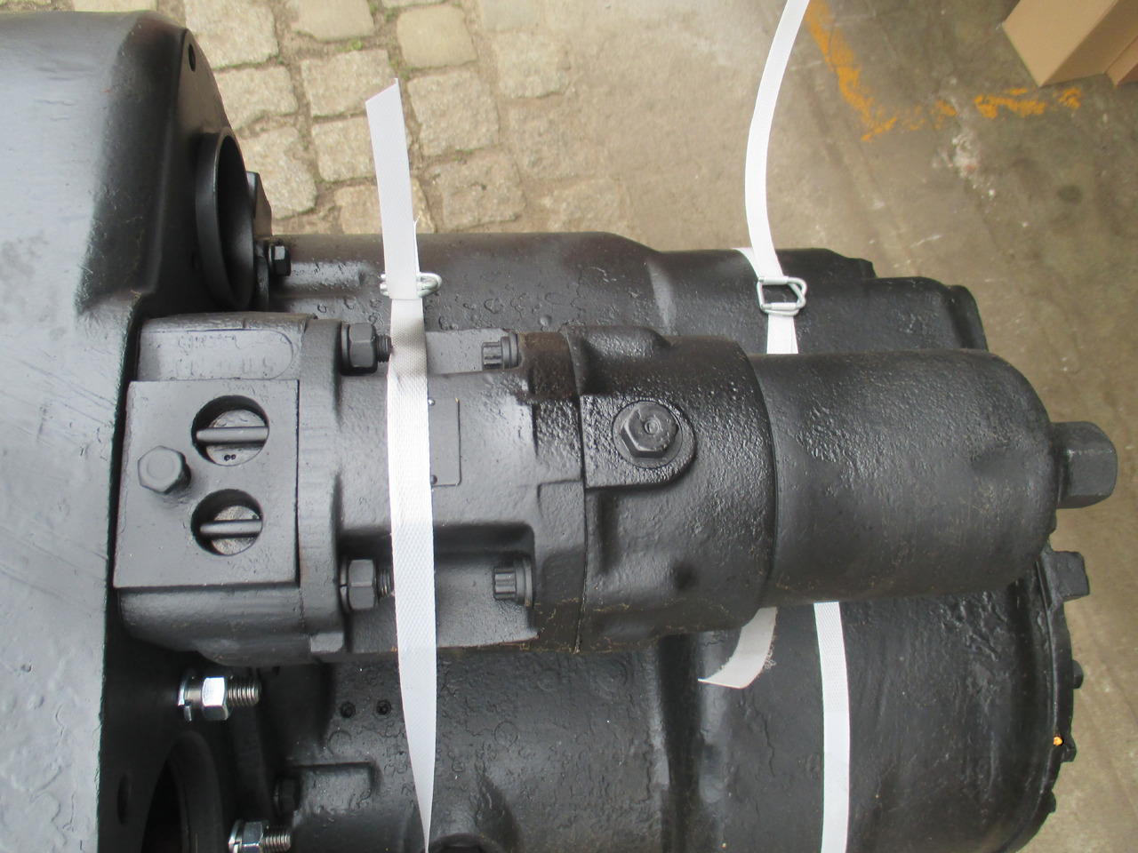 Skrzynia biegów Clark Hurth - صندوق التروس - آلات الإنشاء: صورة 4 Skrzynia biegów Clark Hurth - صندوق التروس - آلات الإنشاء: صورة 4