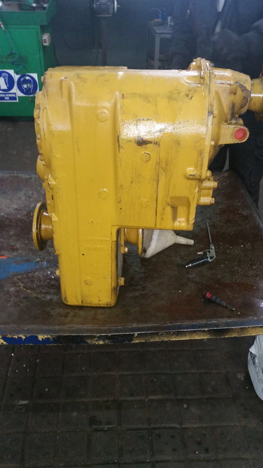 Skrzynia biegów Clark R28000 do Clark R24000, R28000, R32000, R34000, R36000 - صندوق التروس - آلات الإنشاء: صورة 1 Skrzynia biegów Clark R28000 do Clark R24000, R28000, R32000, R34000, R36000 - صندوق التروس - آلات الإنشاء: صورة 1