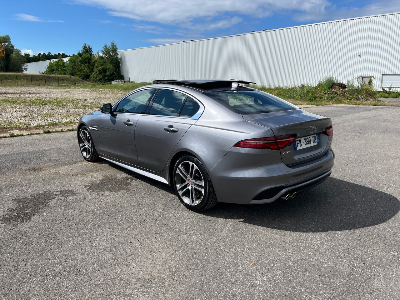 JAGUAR XE 20MY SE R-DYN. 2.0L D 180 BVA8 Cockpit PANO - سيدان: صورة 5 JAGUAR XE 20MY SE R-DYN. 2.0L D 180 BVA8 Cockpit PANO - سيدان: صورة 5