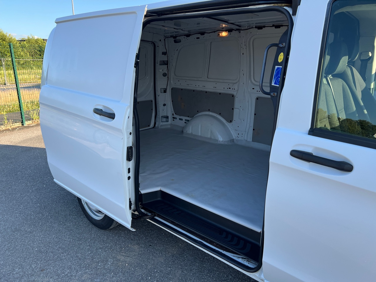 فان MERCEDES-BENZ VITO 109 Fourgon 1.6 BlueTEC Long Utilitaire: صورة 7